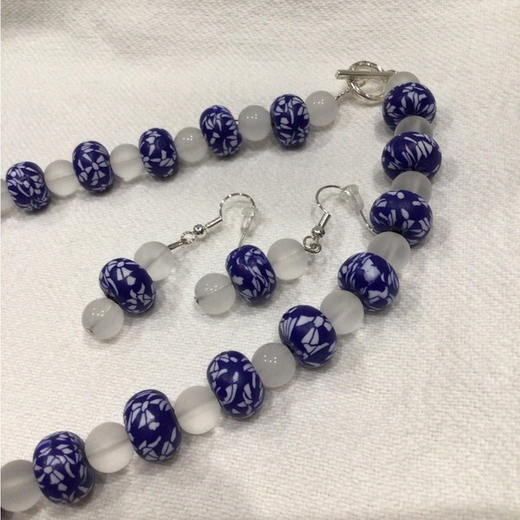 Asian inspired Chic Blue and White Beaded Necklace and Earring Set - Picture 5 of 7